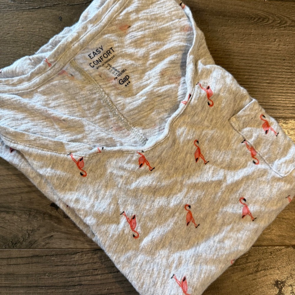 Gap Easy Comfort Womens Small Grey Flamingo Print Pocket T-Shirt Scoop Neck